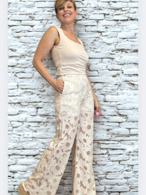 Pantalón flor calado de mujer